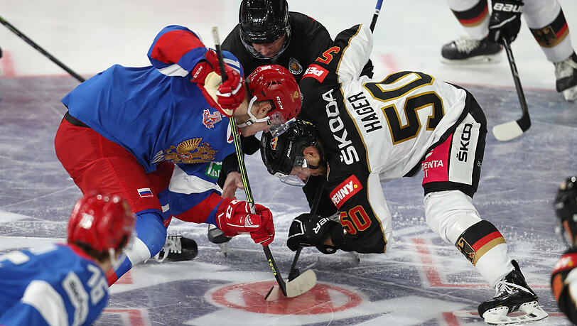 Doppelt gebraucht: Patrick Hager (rechts) spielt voraussichtlich für den DEB in Peking, wenn sein EHC Red Bull in der DEL gefordert ist.