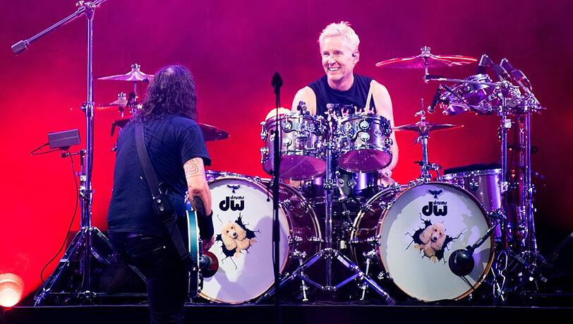 Als dieses Bild entstand, war die Rock-Welt zwischen Josh Freese (r.) und Dave Grohl noch in Ordnung.