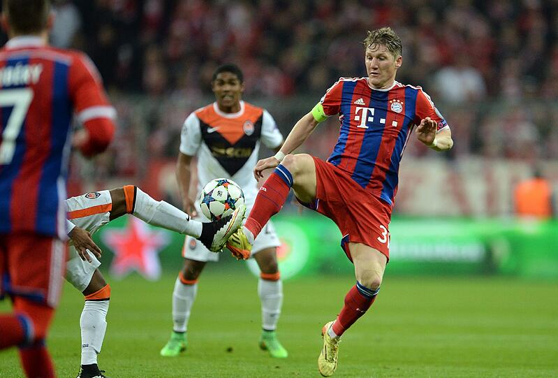 BASTIAN SCHWEINSTEIGER: Ballverteiler und Antreiber. Dirigierte, spielte sichere Pässe, um einiges konzentrierter als in den Partien zuvor. Traumpass auf Lewandowski zum 6:0. NOTE 2