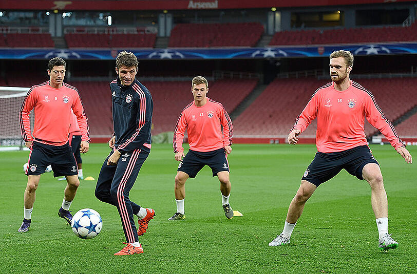 Die Bayern beim Abschlusstraining in London. Am Dienstag geht es im dritten Gruppenspiel der Champions League gegen den FC Arsenal. Klicken Sie sich durch die Bilder.
