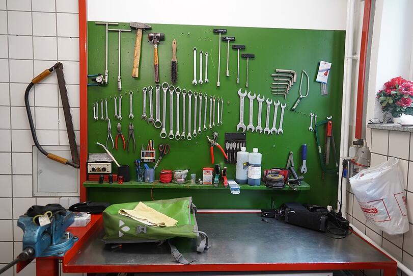 Alles an seinem Platz: Werkzeug in der Werkstatt.