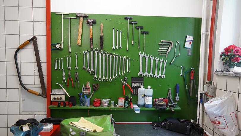 Alles an seinem Platz: Werkzeug in der Werkstatt.