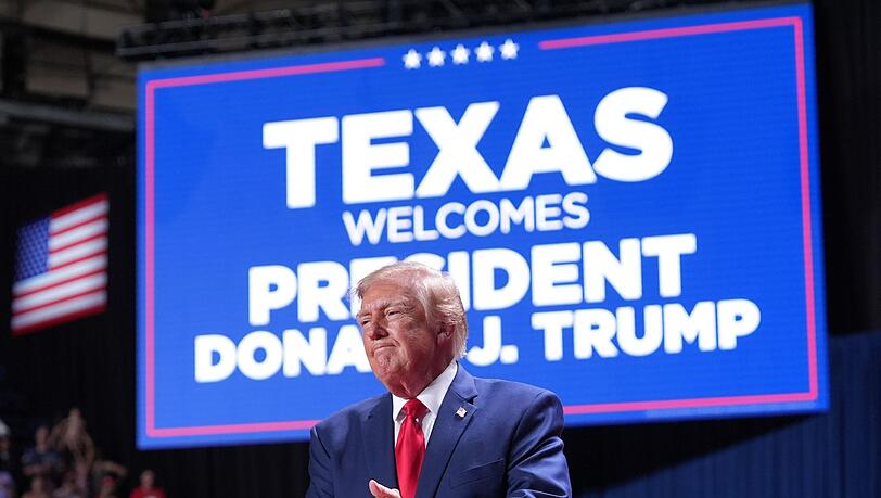 Es ist bereits Trumps dritte Reise nach Texas innerhalb eines Monats. Es ist bereits Trumps dritte Reise nach Texas innerhalb eines Monats.