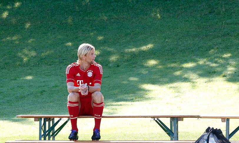 Anstrengender Tag für die Bayern-Kicker: Posing fürs Foto, dann gleich zum Training. Die Bilder von der Säbener