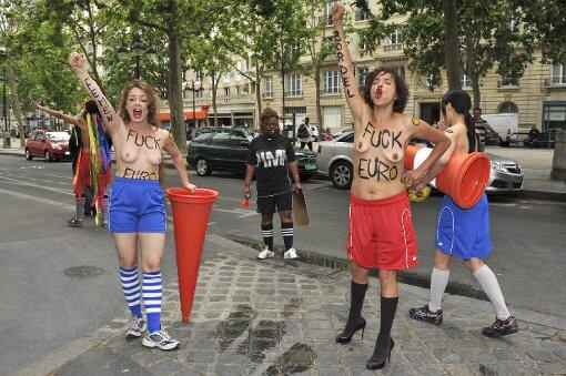 EM 2012? Stimmt, da war was. Es gab viel Aufregung und Proteste wie durch die feministische Gruppierung FEMEN, die sich lautstark zur Wehr setzte...