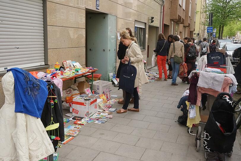 Viele Besucher auch auf dem Haidhausener Hofflomarkt.