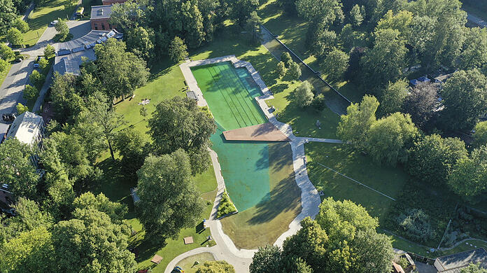Ein ganz besonderes Münchner Bad: Blick aus der Luft auf das Naturbad Maria Einsiedel.