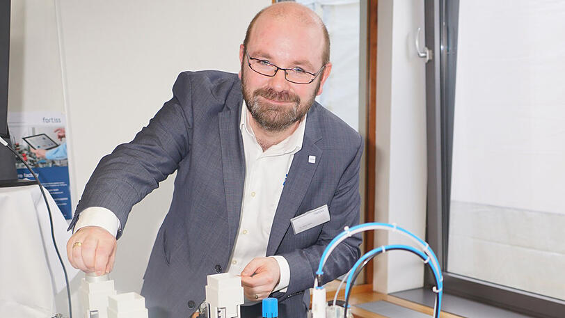 Alois Zoitl spricht über intelligente Industrieanlagen.