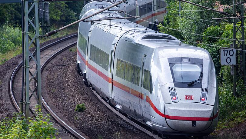 Auf der ICE-Strecke zwischen Nürnberg und Ingolstadt gab es Beeinträchtigungen. (Symbolbild) Auf der ICE-Strecke zwischen Nürnberg und Ingolstadt gab es Beeinträchtigungen. (Symbolbild)