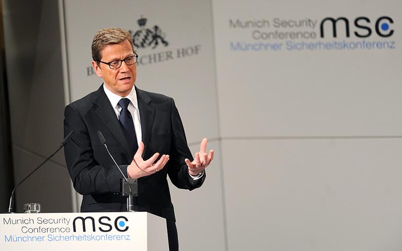 Bundesaußenminister Guido Westerwelle (FDP) forderte eine verstärkte Zusammenarbeit zwischen Europa und den USA. Er betonte: &bdquo;Die Zeit ist reif für einen neuen Anlauf zu einer wirklichen, kooperativen euro-atlantischen Sicherheitsgemeinschaft.&ldquo; Ihr Ziel müsse eine &bdquo;dauerhafte und gerechte Friedensordnung&ldquo; sein.