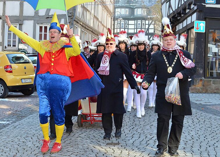Klagen gegen Verletzungen durch Kamelle sind in der Regel erfolglos.