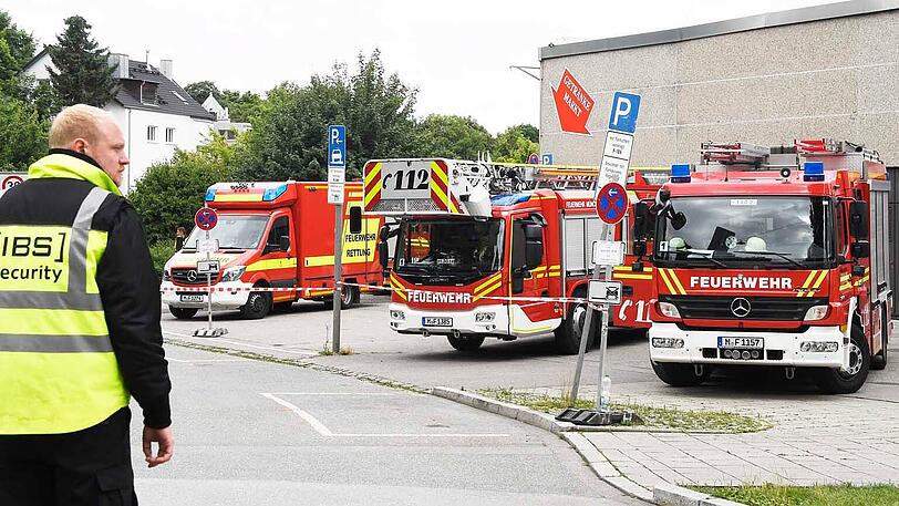 Zahlreiche Schaulustige versammelten sich.