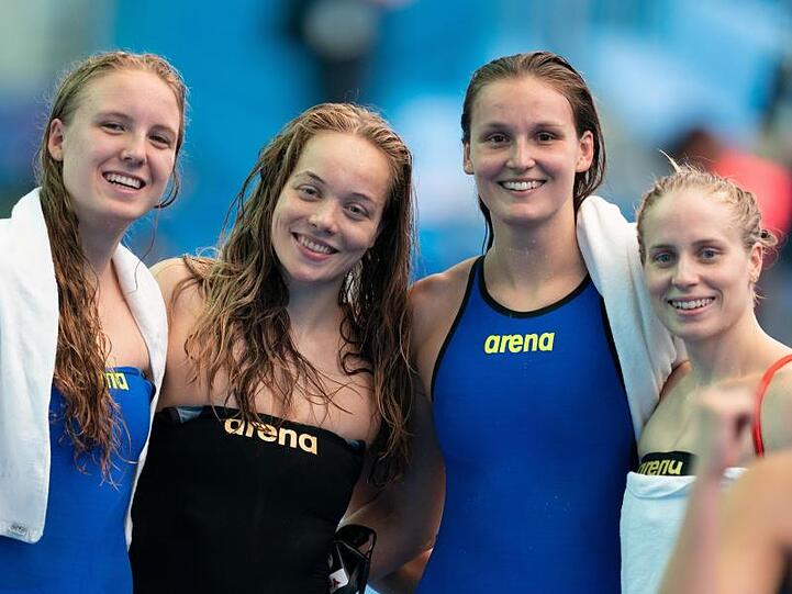 Haben sich das Olympia-Ticket gesichert: Die 4 x 200 Meter Staffel der Frauen: Isabel Gose (l-r), Marie Pietruschka, Annika Bruhn und Reva Foos.