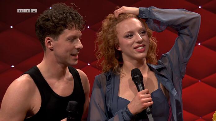 Greift sich verlegen in die Haare: Anna Ermakova ist es unangenehm