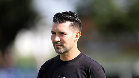 L&ouml;wen-Chefcoach Alper Kayabunar.