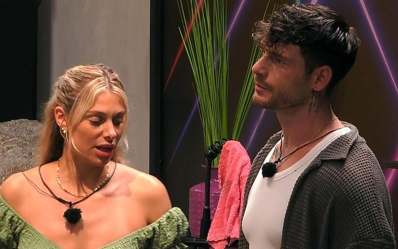 Model Angelo fand Vanessa direkt toll - ungeachtet der Gefühle ihres Nerds Nam. Model Angelo fand Vanessa direkt toll - ungeachtet der Gefühle ihres Nerds Nam.