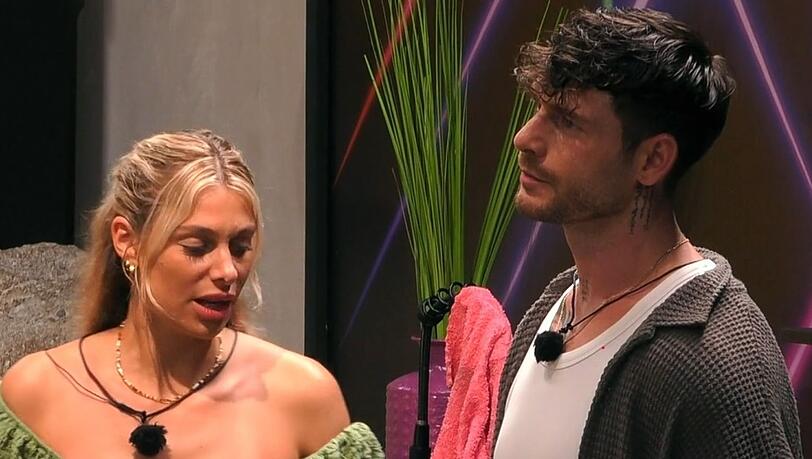 Model Angelo fand Vanessa direkt toll - ungeachtet der Gefühle ihres Nerds Nam. Model Angelo fand Vanessa direkt toll - ungeachtet der Gefühle ihres Nerds Nam.