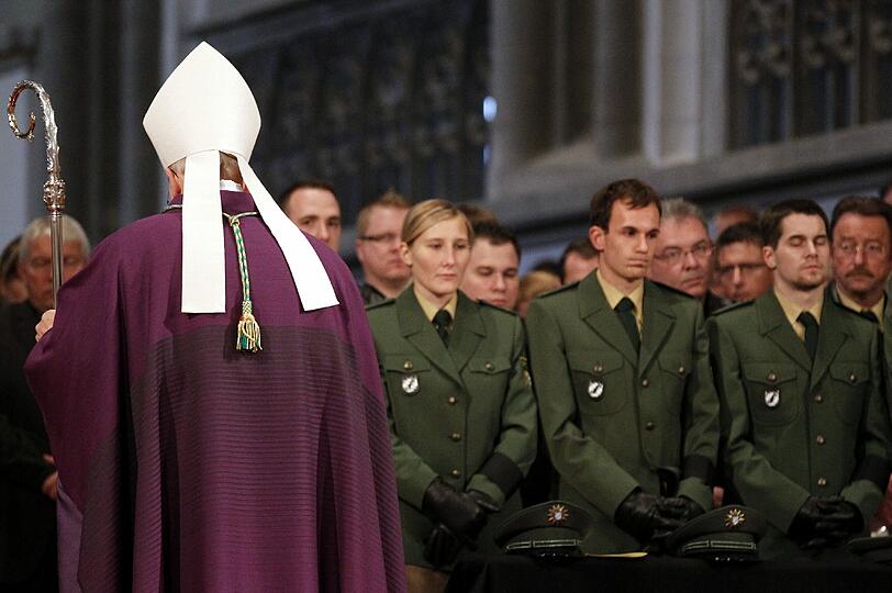 Der 41 Jahre alte Hauptkommissar war am 28. Oktober nach einer Routinekontrolle und anschließender Verfolgungsjagd erschossen worden.