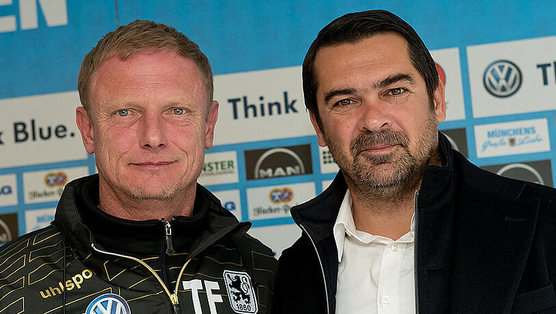 Löwen-Sportchef Gerhard Poschner (r) hat am Mittwoch Torsten Fröhling als neuen Löwen-Cheftrainer vorgestellt. Löwen-Sportchef Gerhard Poschner (r) hat am Mittwoch Torsten Fröhling als neuen Löwen-Cheftrainer vorgestellt.