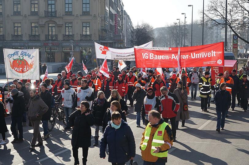Bilder vom Dienstag: Beschäftigte des öffentlichen Dienstes streiken in München.