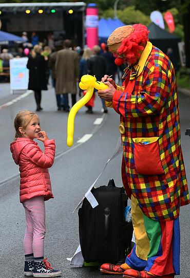 Das Isarinselfest trotzt dem nasskalten Herbstanfang - die Bilder vom Wochenende zum Durchklicken.