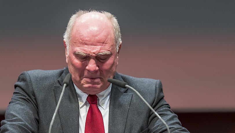Tränenreicher Abschied von Uli Hoeneß auf der Jahreshauptversammlung. Tränenreicher Abschied von Uli Hoeneß auf der Jahreshauptversammlung.