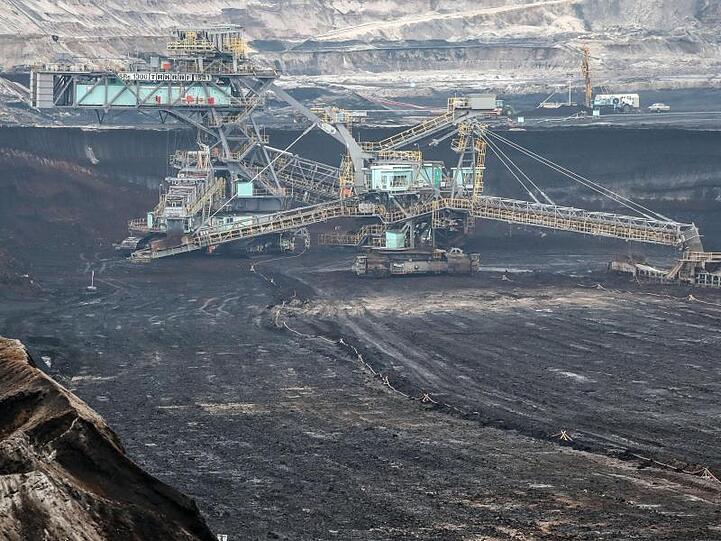 Schaufelradbagger im Tagebau Profen (Sachsen-Anhalt): An der Braunkohle hängen viele Arbeitsplätze in der strukturschwachen Region.