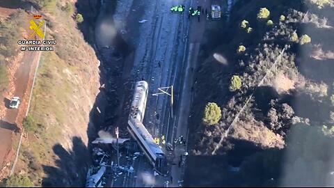 Bei einem der schwersten Zugungl&uuml;cke in der Geschichte Spaniens gab es Dutzende Tote und viele Verletzte.