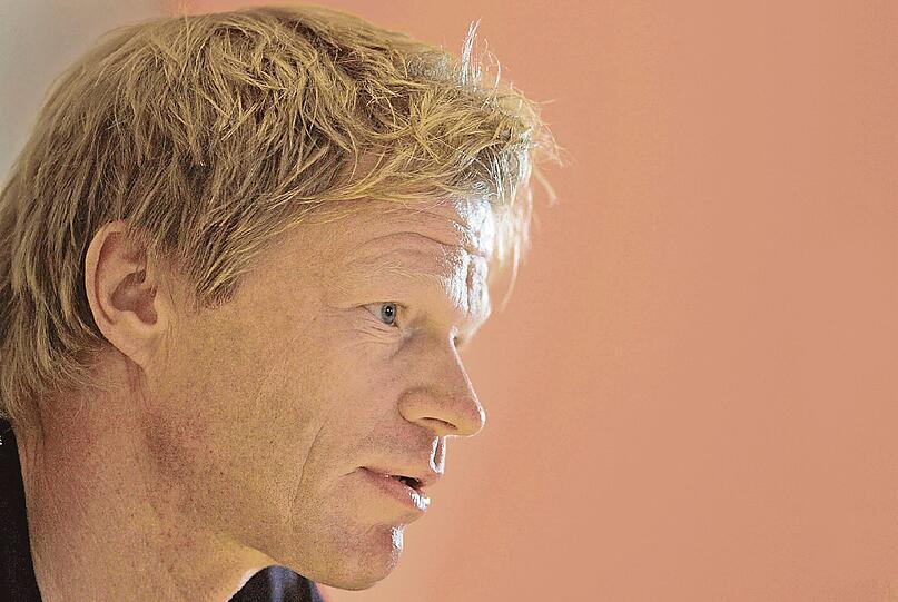 Oliver Kahn flog nicht mit nach Belgien. Sein Großvater Rolf ist in Karlsruhe verstorben.