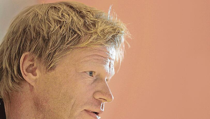 Oliver Kahn flog nicht mit nach Belgien. Sein Großvater Rolf ist in Karlsruhe verstorben. Oliver Kahn flog nicht mit nach Belgien. Sein Großvater Rolf ist in Karlsruhe verstorben.