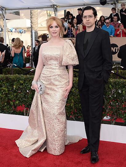 Huch, Geoffrey Arend wirkt neben der glamourösen Christina Hendricks leider etwas deplaziert. Auch wenn sie äußerlich nicht wirklich zusammenpassen, scheint in der Ehe alles zu stimmen: Die beiden sind seit sieben Jahren glücklich verheiratet.