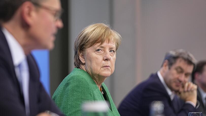 Bundeskanzlerin Angela Merkel bei der Pressekonferenz nach dem Stunden andauernden Gipfel.