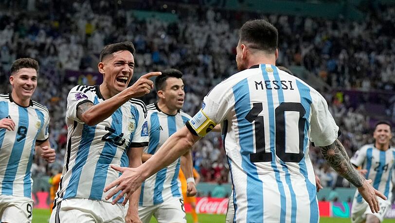 Argentiniens Nahuel Molina (26) traf nach starker Vorarbeit von Lionel Messi zum 1:0.