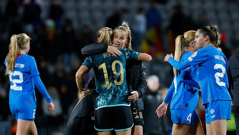 Giulia Gwinn (hinten) und Klara Bühl sicherten den DFB-Sieg auf Island.