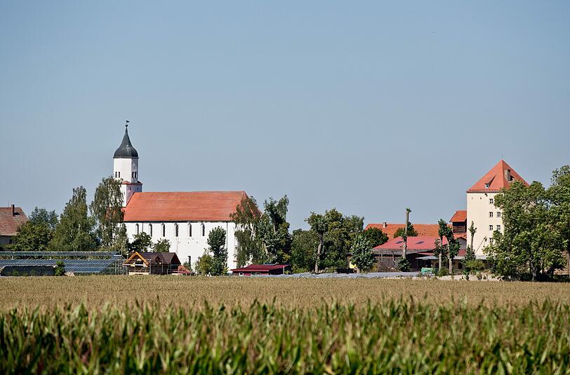 In dieser Kirche in Klosterzimmern bei Deiningen im Nördlinger Ries lebt die Glaubensgemeinschaft der "Zwölf Stämme".