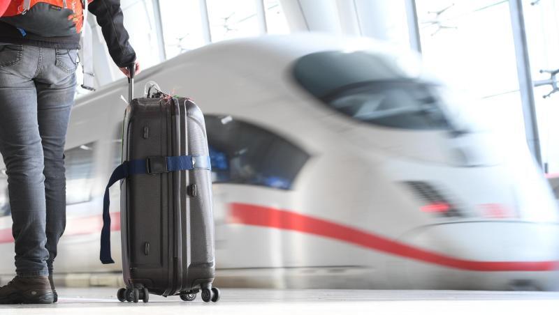Ein ICE der Deutschen Bahn verlässt einen Bahnhof. Foto: Arne Dedert/Archiv Ein ICE der Deutschen Bahn verlässt einen Bahnhof. Foto: Arne Dedert/Archiv