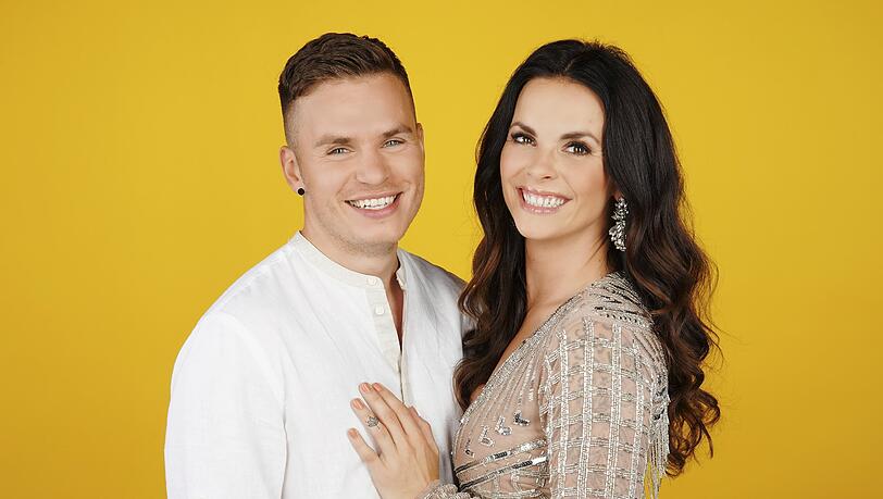 Mit ihrem Freund Henning Merten ist Denise Kappés in der RTL-Show "Das Sommerhaus der Stars" zu sehen.