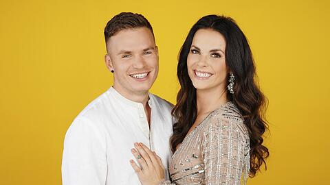 Mit ihrem Freund Henning Merten ist Denise Kappés in der RTL-Show "Das Sommerhaus der Stars" zu sehen.