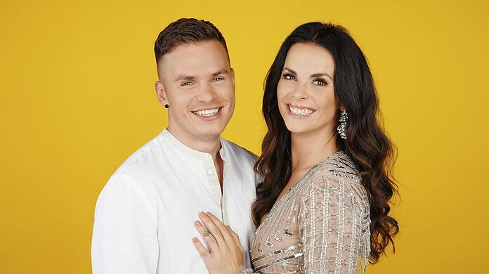 Mit ihrem Freund Henning Merten ist Denise Kappés in der RTL-Show "Das Sommerhaus der Stars" zu sehen.