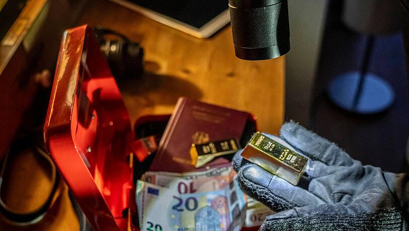 Nur zwei Stunden waren die Bewohner weg. Nun fehlt ihnen ein großer Teil des Familienschmucks.