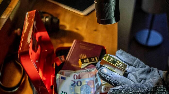 Nur zwei Stunden waren die Bewohner weg. Nun fehlt ihnen ein großer Teil des Familienschmucks.