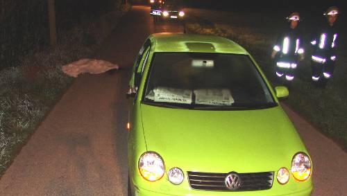 Der VW Polo des 22-jährigen Zeitungsboten. Links der Telefonmasten, an dem Markus M. starb. Der VW Polo des 22-jährigen Zeitungsboten. Links der Telefonmasten, an dem Markus M. starb.
