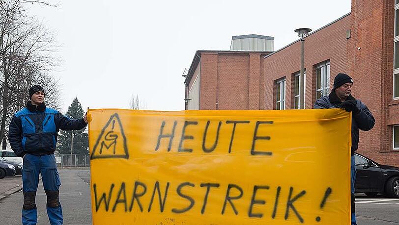 In der bayerischen Metall- und Elektroindustrie drohen in den kommenden Wochen massive Warnstreiks. In der bayerischen Metall- und Elektroindustrie drohen in den kommenden Wochen massive Warnstreiks.
