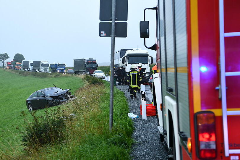 Schwerer Verkehrsunfall auf der B304 nahe Traunreut