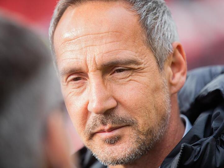 Das 1:6 in Leverkusen war ein "rabenschwarzer Tag" für Frankfurts Trainer Adi Hütter.