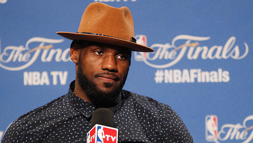 LeBron James war bereits vier Mal MVP in der der NBA. LeBron James war bereits vier Mal MVP in der der NBA.
