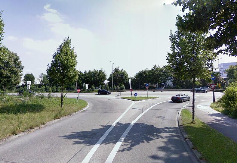 Hier trifft die Weltenburger Straße auf die A94.