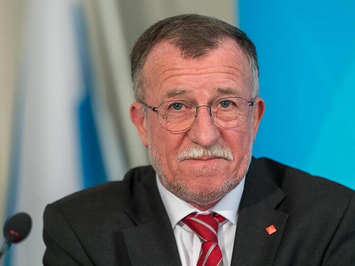 Johann Horn, Bezirksleiter der IG Metall Bayern. Foto: Peter Kneffel/dpa/Archivbild