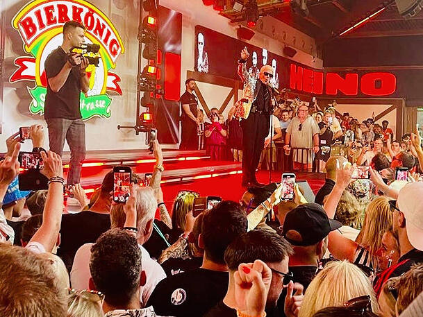 Heino tritt seit Mai 2025 regelmäßig im Bierkönig am Ballermann auf. Heino tritt seit Mai 2025 regelmäßig im Bierkönig am Ballermann auf.