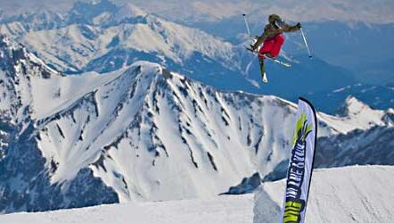 Auch für Freestyler bietet die Zugspitze ideale Wintersportbedingungen Auch für Freestyler bietet die Zugspitze ideale Wintersportbedingungen